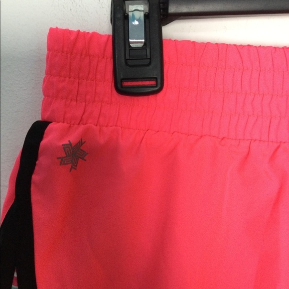 Women's Tek Gear Performance Small 4 - 6 Shorts Athletic Running Neon Pink NWOT - Picture 4 of 8